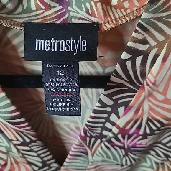 Earth color's leaf print dress. - Picture 3 of 4